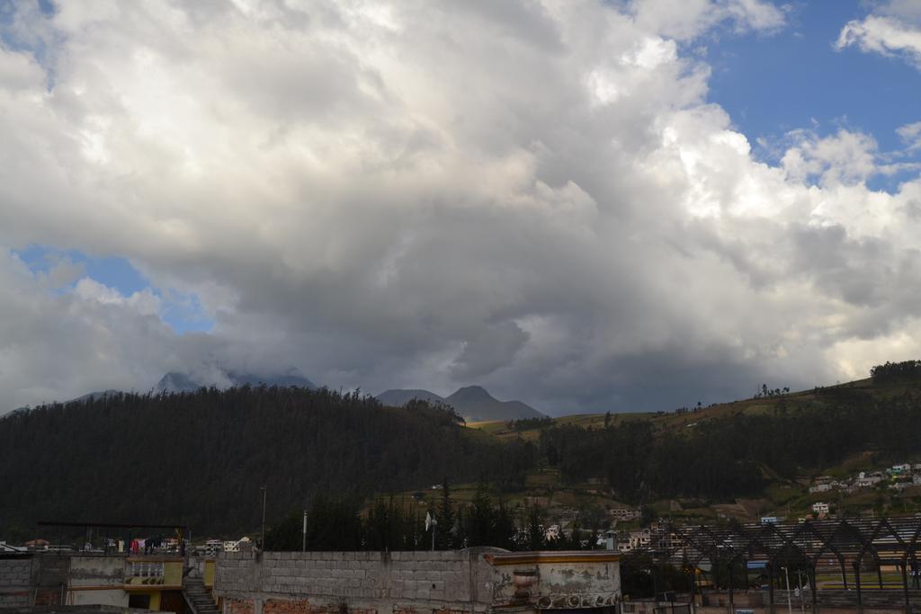 Mashy'S Hostal Отавало Экстерьер фото